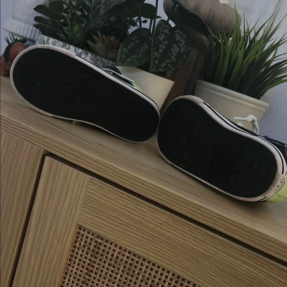 Converse Kids Black and Neon Green Sneakers - size 9 - excellent condition! - Picture 6 of 6